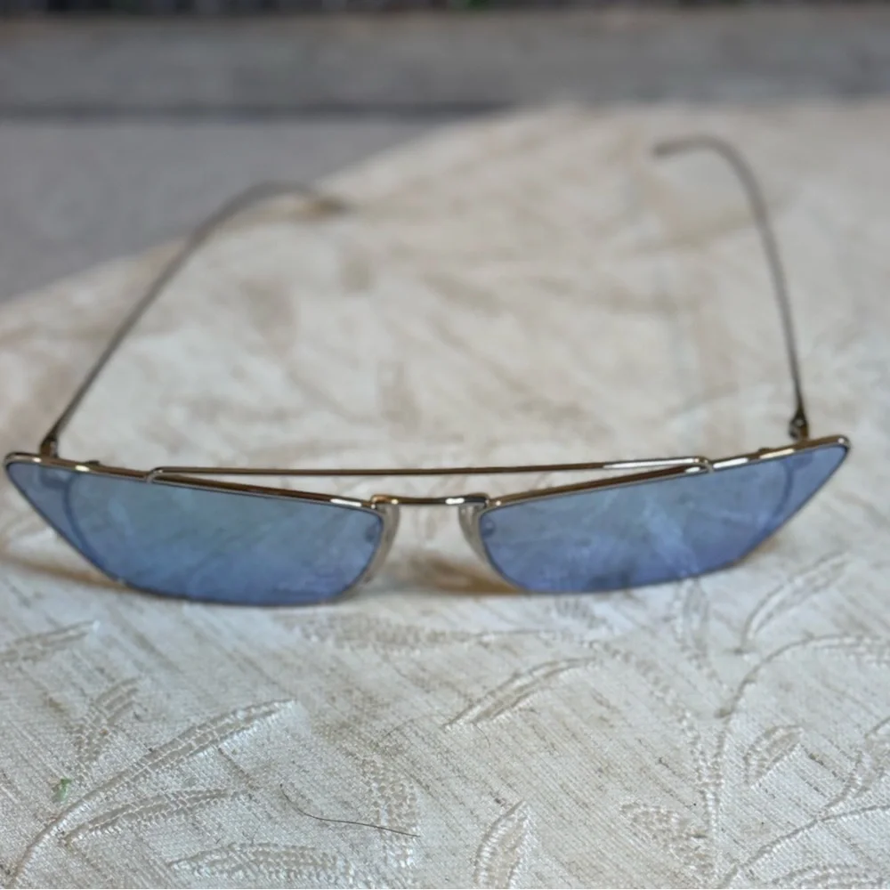 Vtg. Prada Y2K Narrow Blue Cat-Eye Sunglasses Silver Frame Authenticated SPR64U - Picture 2 of 14
